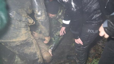 Zonguldak'ta art arda heyelan: Bir ev yıkıldı, kurtarma ekipleri de toprak altında kaldı