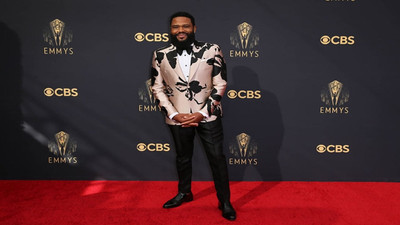 Hollywood grevi nedeniyle ertelenmişti: 75'nci Emmy Ödülleri'ni Anthony Anderson sunacak