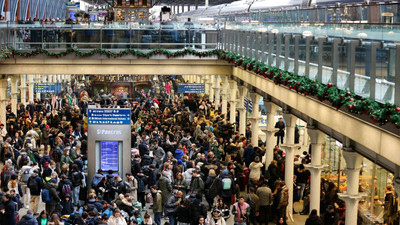 Eurostar tünelini su bastı, Avrupa'da yılbaşı öncesi binlerce kişi yolda kaldı