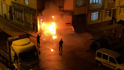 Bursa'da park halindeki kamyonette çıkan yangın, iş yerine sıçradı