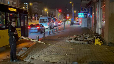 Ataşehir'de bir dairenin balkonu çöktü, moloz parçaları kaldırıma düştü