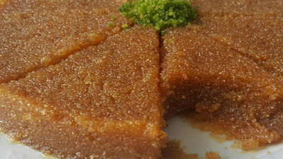 İrmik helvasının dağılmasını önlüyor: İşte kek görünümlü helvanın püf noktası