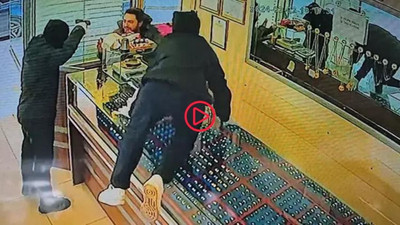Evlenebilmek için kuyumcuyu soymaya kalkan çift böyle görüntülendi