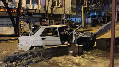 Ankara'da iki otomobil kafa kafaya çarpıştı: Bir ölü, iki yaralı