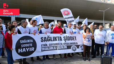 Adana'da sağlıkta şiddet protestosu: 'Her 30 dakikada bir sağlık çalışanı şiddete uğruyor'