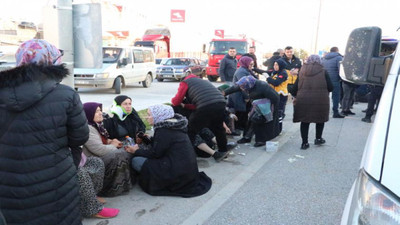Afyon’da işçi servisi ile tır çarpıştı: 14 kadın işçi yaralandı