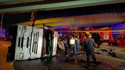 İstanbul'da tır otomobilin üzerine devrildi: Dört ölü