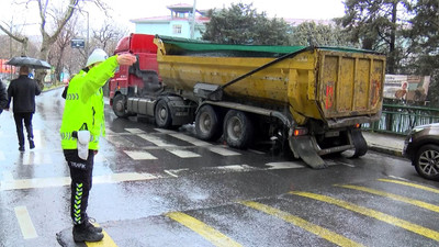 Beşiktaş'ta hafriyat kamyonunun tekeri fırladı: Bir öğrenci yaralandı