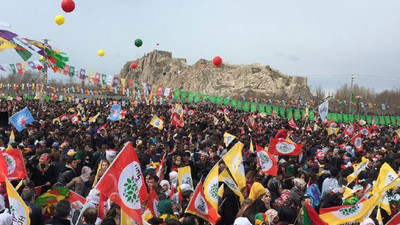 Ege ve Van'da da 'Hayır' Newroz'u kutlandı