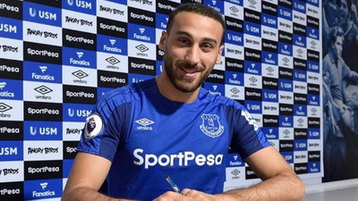 Cenk Tosun Everton'la imzayı attı