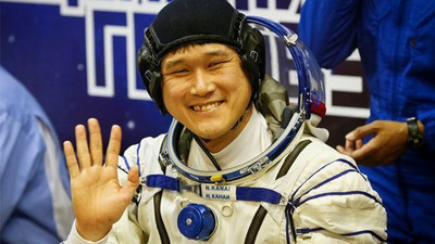 Japon astronot uzayda boy attı