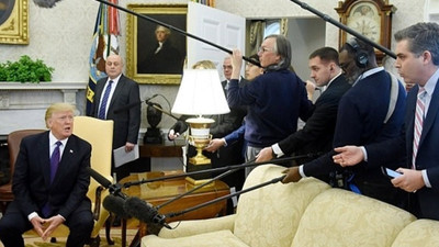 Trump, CNN muhabirini Oval Ofis’ten kovdu: 'Dışarı'
