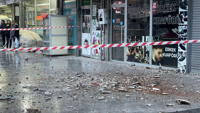 Yedi katlı binadan başına beton parçası düştü, ağır yaralandı