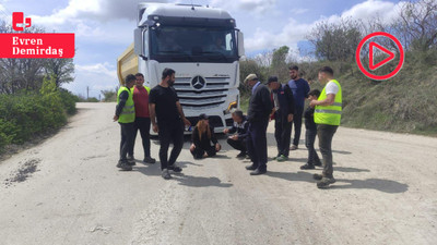 AKP’li Elazığ Belediyesi yolları yapmadı: Kamyonetin önünü kesen muhtarın protestosu sonuç verdi