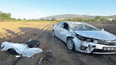 Otomobil, tarlaya uçtu: Bir ölü iki yaralı