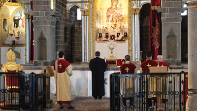 Diyarbakır Sur'da Paskalya ayini