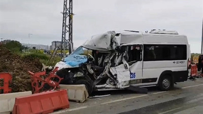 Silivri'de işçi servisi kaza yaptı: Biri ağır altı yaralı