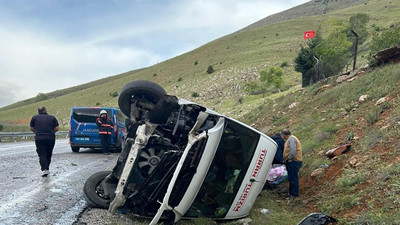 Malatya'da yolcu minibüsü devrildi: 12 kişi yaralandı