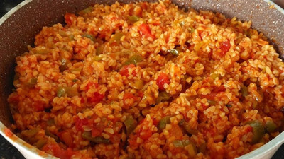 Bulgur pilavını daha lezzetli hale getirmenizi sağlayacak tarif! Lezzeti iki kat birden artıyor