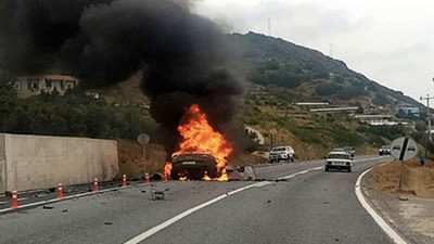 İstinat duvarına çarpan otomobil alev aldı: Polonyalı iki turist öldü