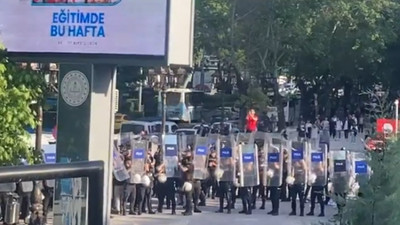 11 öğretmen bakanlık önünde polis şiddetiyle gözaltına alındı