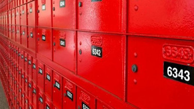Yarım ton postayı teslim etmeyen postacı yakalandı