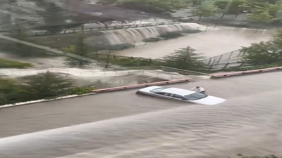 Ankara'da sağanak: Yollar göle döndü, iş yerlerini su bastı