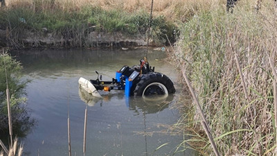 Tarla dönüşü traktörüyle gölete düşen sürücü öldü