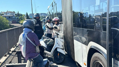 Boğaz köprüsünde metrobüs ile bariyer arasına sıkışan motosiklet sürücüsü yaralandı