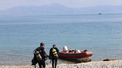 Van Gölü’nde kaybolan genci arama çalışmaları devam ediyor