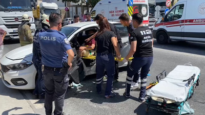 Büyükçekmece'de ambulansla otomobil çarpıştı: Dört yaralı