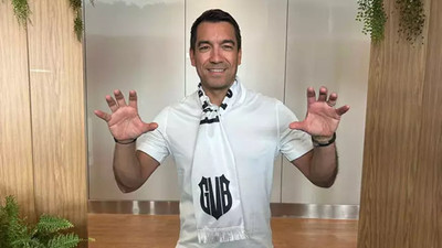 Beşiktaş'ın yeni teknik direktörü Van Bronckhorst, görevine başladı