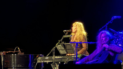 Kanadalı müzisyen Loreena McKennit, Harbiye'de konser verdi