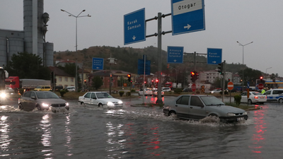 Samsun'da sağanak nedeniyle tarım arazileri su altında kaldı, iş yerlerini su bastı