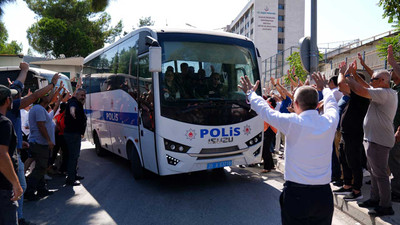 İzmir'de iki kişinin elektrikten ölümüne ilişkin gözaltındaki 27 şüpheli adliyede