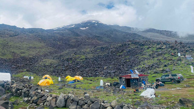 Ağrı Dağı'nda ölen iki kişinin cenazelerinin bulunduğu bölgeye ulaşıldı