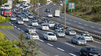 Esenyurt'ta zincirleme kaza: E-5 tek şeride düştü, trafik kilitlendi