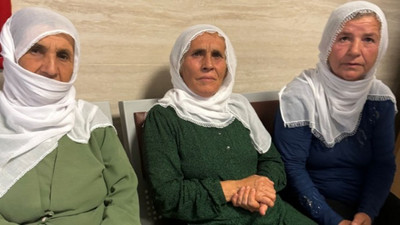 Çıplak arama dayatılan anneler: 'Beyaz saçımız ve beyaz tülbendimizle cezaevinde tutuluyoruz'