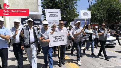 Van'da çözülemeyen uçak sorunu yürüyüşle protesto edildi: 'Van kaderine terk edilmemeli'