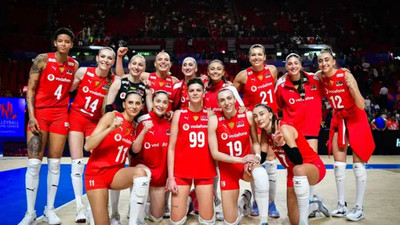 Kadın voleybol takımı olimpiyatlara galibiyetle başladı: 2-0'dan maçı çevirdiler