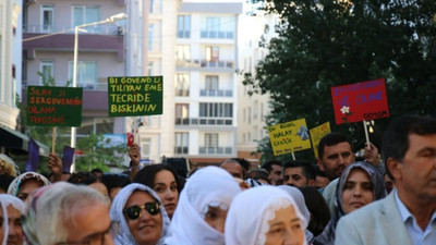 Van’da halaya çekenlere polis saldırdı, DEM Parti binası ablukaya alındı