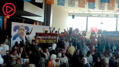 Bakan Kurum'a AKP toplantısında protesto