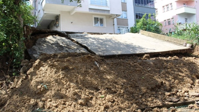 Ordu'da sağanak sonrası istinat duvarı çöktü: Bir bina tahliye edildi