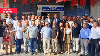 Tarsus Milli Eğitim Müdürü ilk iş AKP il başkanını ziyaret etti: Okul müdürleriyle AKP binası önünde poz verdi