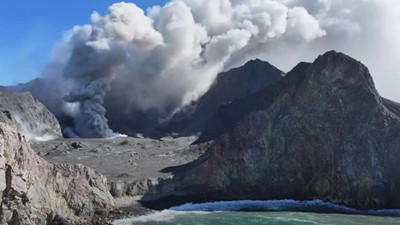 Yeni Zelanda'da Whakaari Yanardağı tekrar faaliyete geçti: Uçuşlar iptal edildi