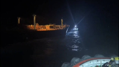 Arızalanan tanker çekildi, İstanbul Boğazı çift yönlü gemi trafiğine açıldı