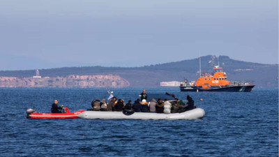 Reuters: İki Türkiye vatandaşı, insan kaçakçılığı suçlamasıyla Yunanistan'da tutuklandı