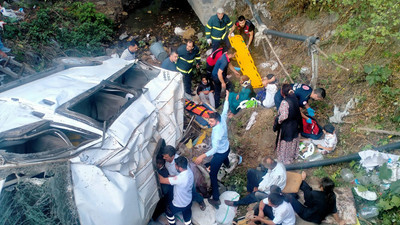 Beş yaşında çocuk ölmüş, 25 kişi yaralanmıştı: Mevsimlik tarım işçilerini taşıyan 17 kişilik minibüse 26 kişi binmiş