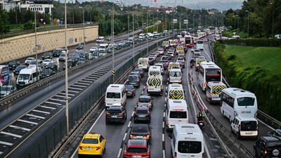 İstanbul'da haftanın ilk iş gününde trafik yoğunluğu yaşanıyor