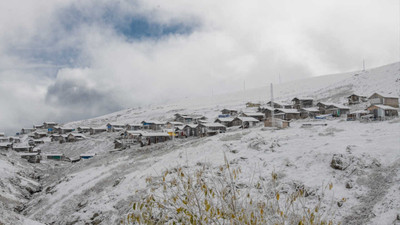 Artvin'de kardan kapanan köy yolları ulaşıma açıldı